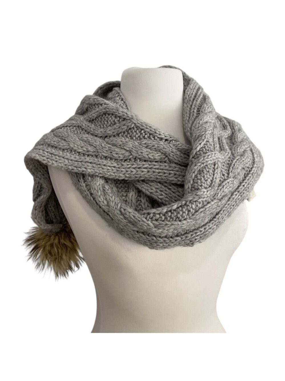 Abercrombie &Fitch Cozy silver Gray wool blend Cable Knit Scarf Faux Fur Pom Pom